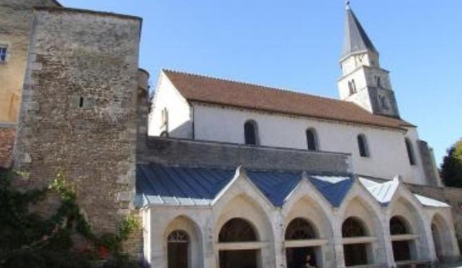 Le Puits Fortifie Salives Eksteriør billede